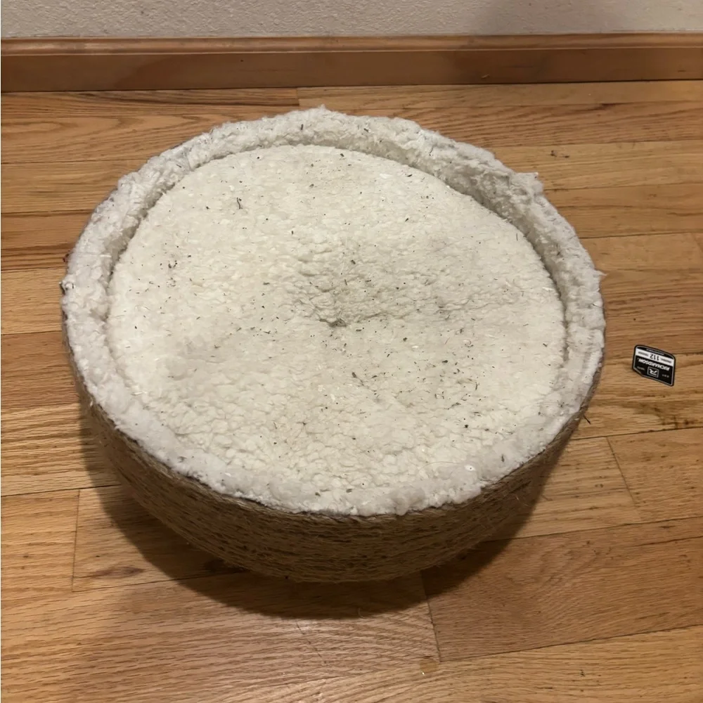 Round Jute cat bed
